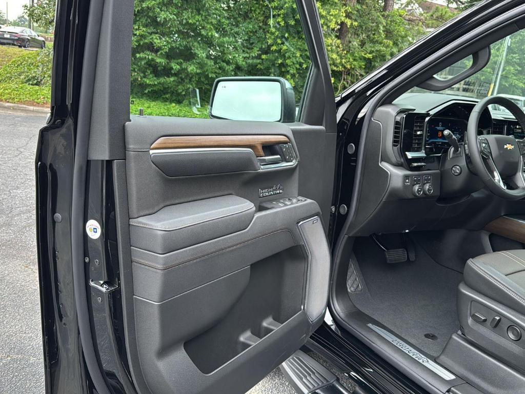 new 2025 Chevrolet Silverado 1500 car, priced at $73,905