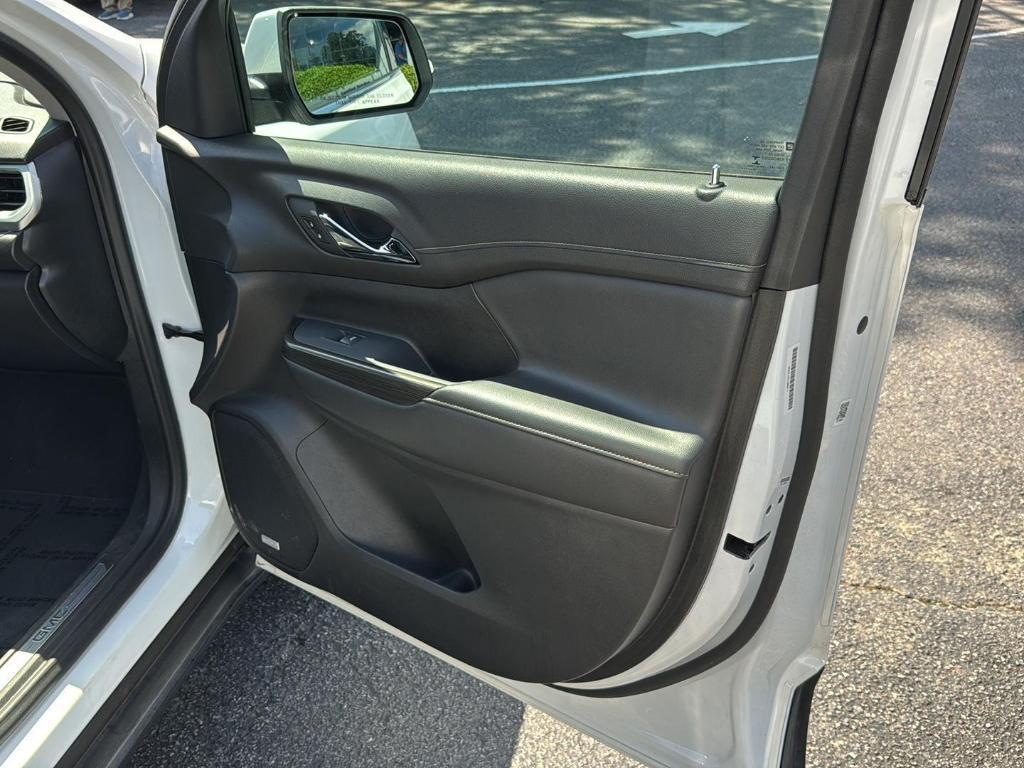 used 2023 GMC Acadia car, priced at $28,999