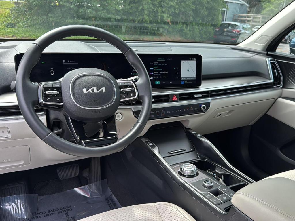 used 2025 Kia Sorento Hybrid car, priced at $37,444