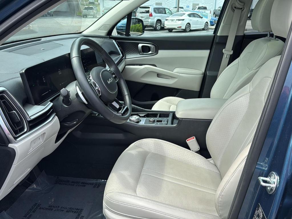 used 2025 Kia Sorento Hybrid car, priced at $37,444