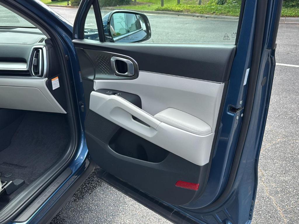 used 2025 Kia Sorento Hybrid car, priced at $37,444