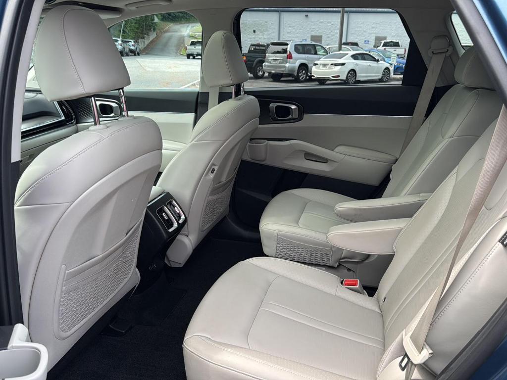 used 2025 Kia Sorento Hybrid car, priced at $37,444