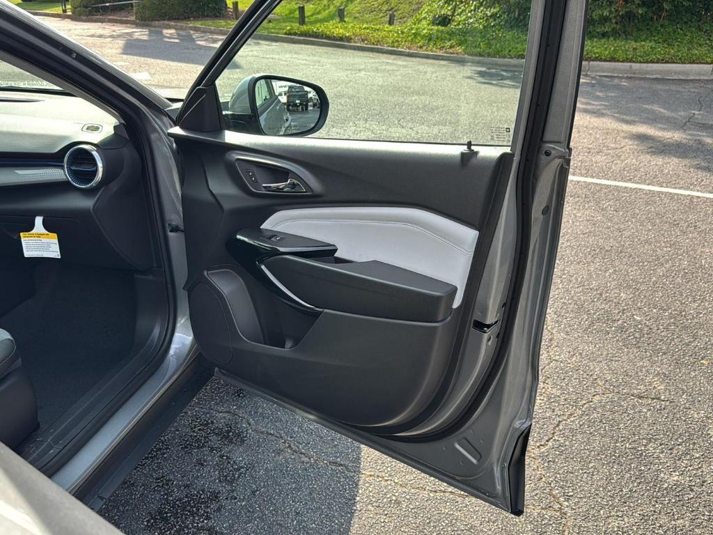 new 2025 Chevrolet Trax car, priced at $24,775