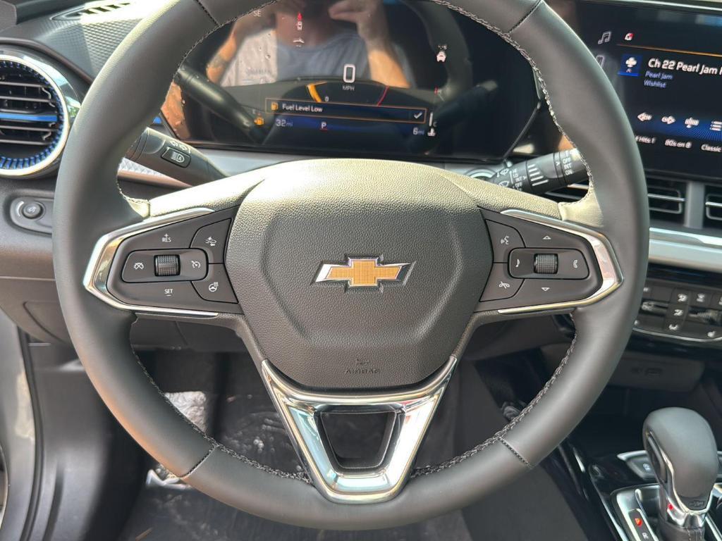 new 2025 Chevrolet Trax car, priced at $24,775