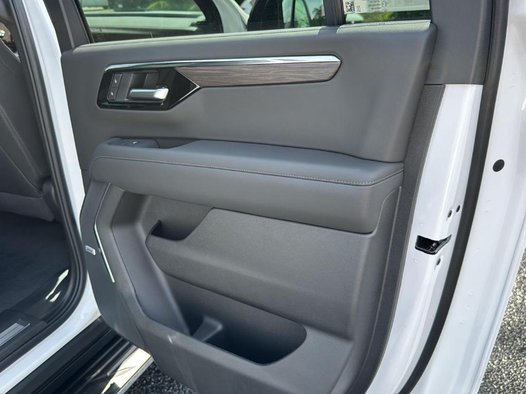 new 2025 Chevrolet Suburban car, priced at $71,320
