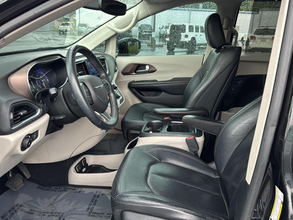 used 2017 Chrysler Pacifica car