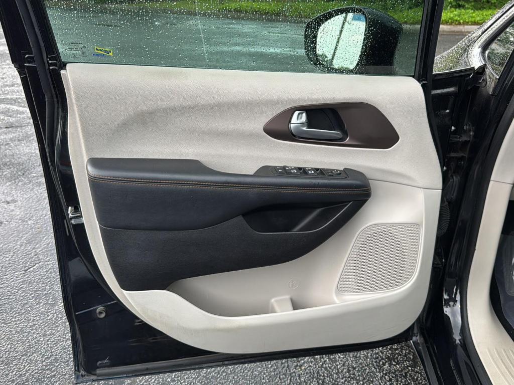 used 2017 Chrysler Pacifica car