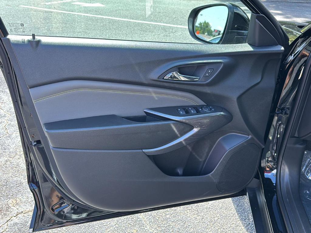 new 2025 Chevrolet Trax car, priced at $25,980