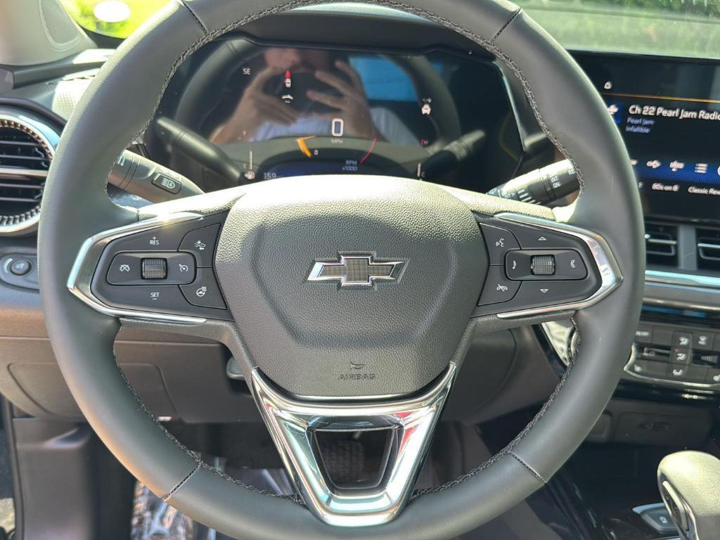 new 2025 Chevrolet Trax car, priced at $25,980