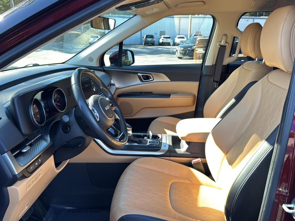 used 2023 Kia Carnival car, priced at $22,554