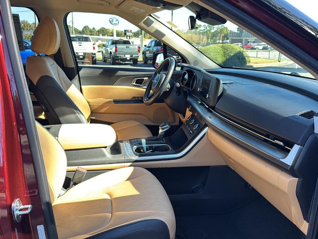 used 2023 Kia Carnival car, priced at $22,554