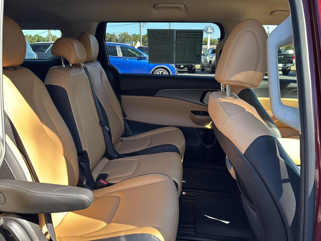 used 2023 Kia Carnival car, priced at $22,554