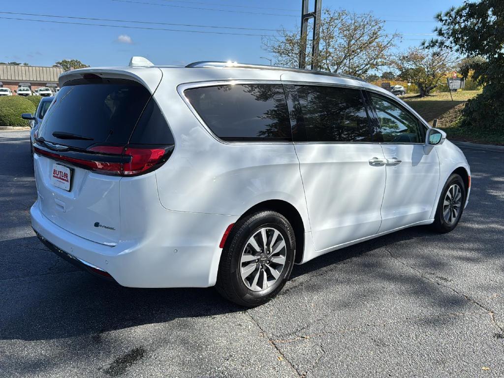 used 2021 Chrysler Pacifica Hybrid car, priced at $18,999