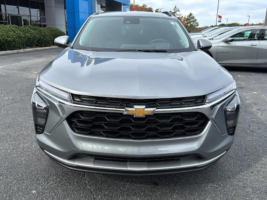 new 2025 Chevrolet Trax car