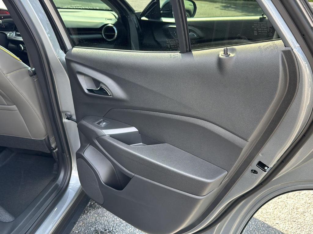 new 2025 Chevrolet Trax car, priced at $25,980