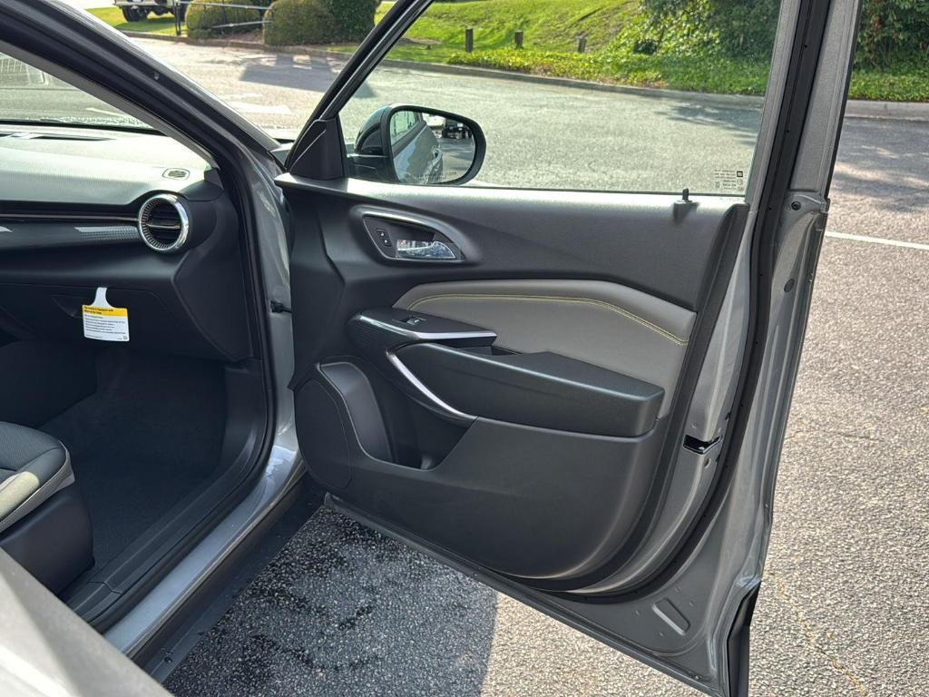 new 2025 Chevrolet Trax car, priced at $25,980