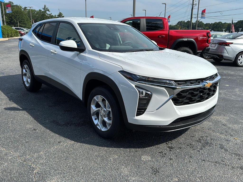 new 2025 Chevrolet Trax car, priced at $22,180