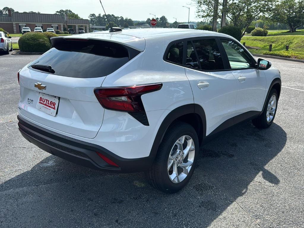 new 2025 Chevrolet Trax car, priced at $22,180