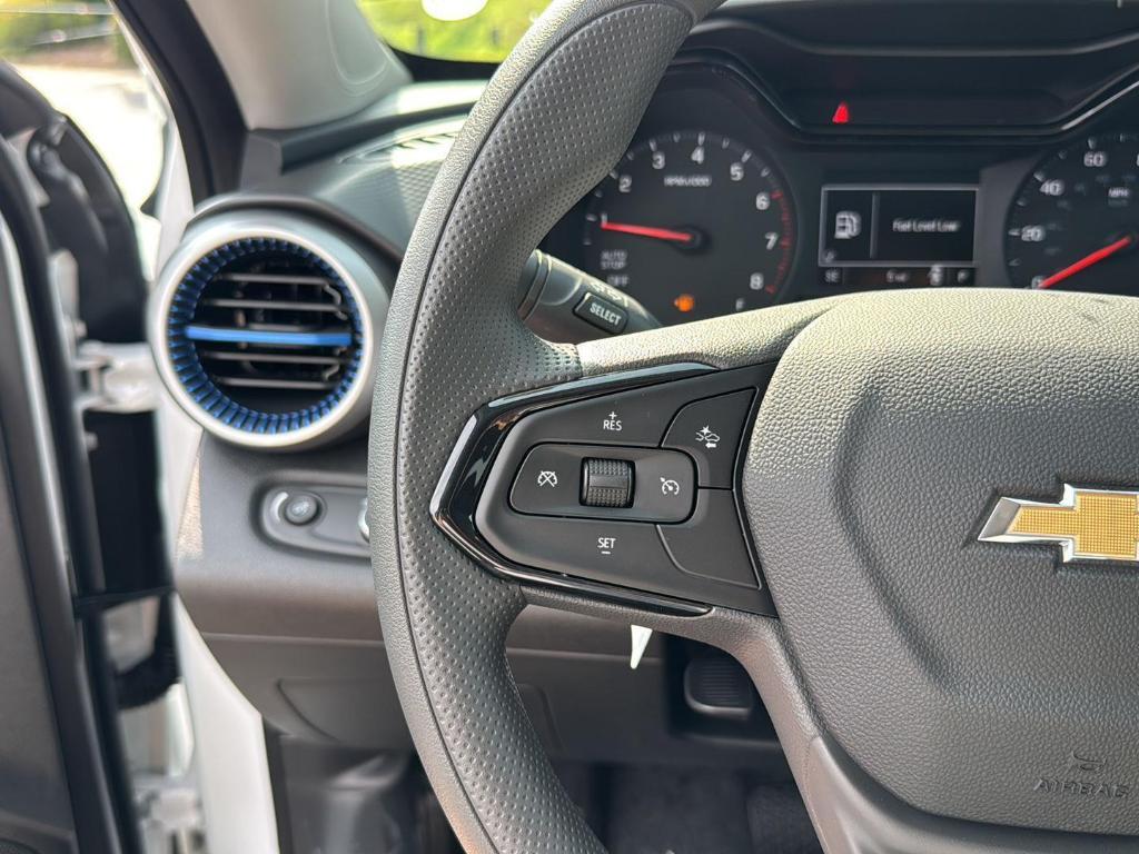 new 2025 Chevrolet Trax car, priced at $22,180