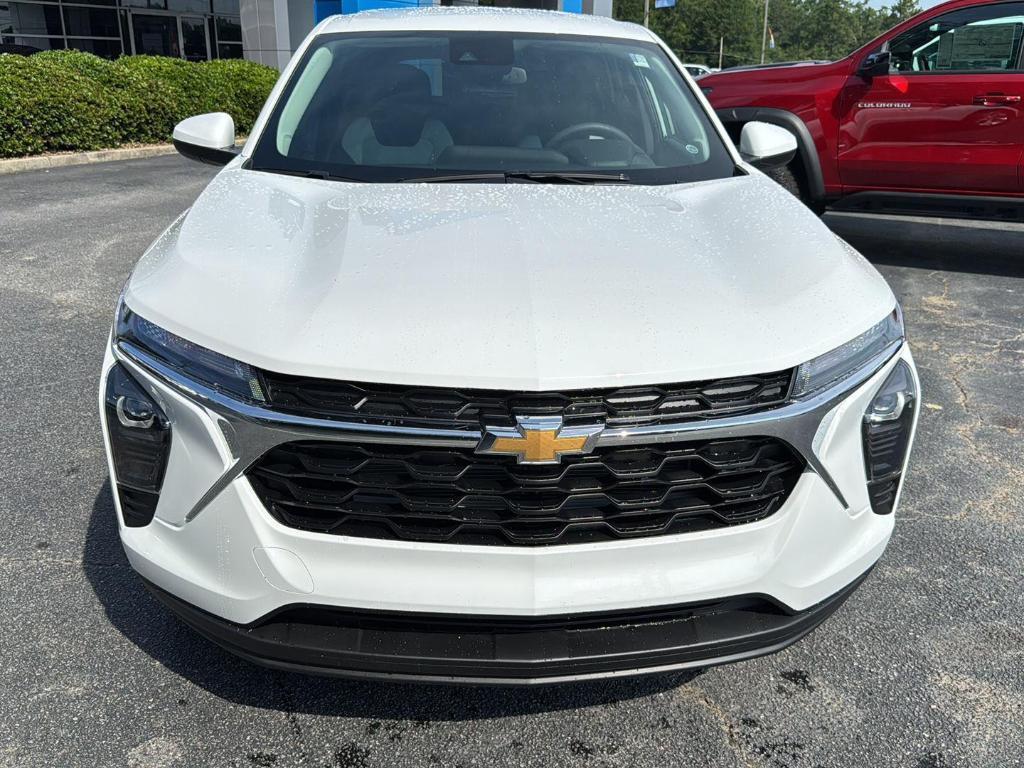 new 2025 Chevrolet Trax car, priced at $22,180