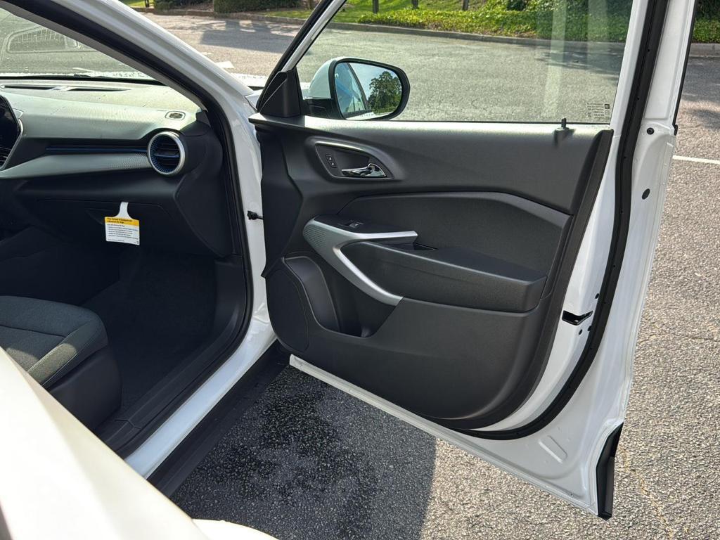 new 2025 Chevrolet Trax car, priced at $22,180