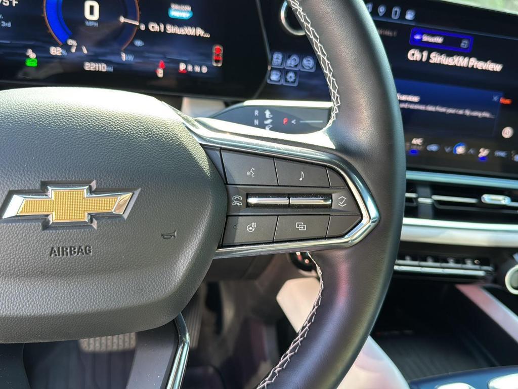 used 2025 Chevrolet Equinox EV car, priced at $24,999