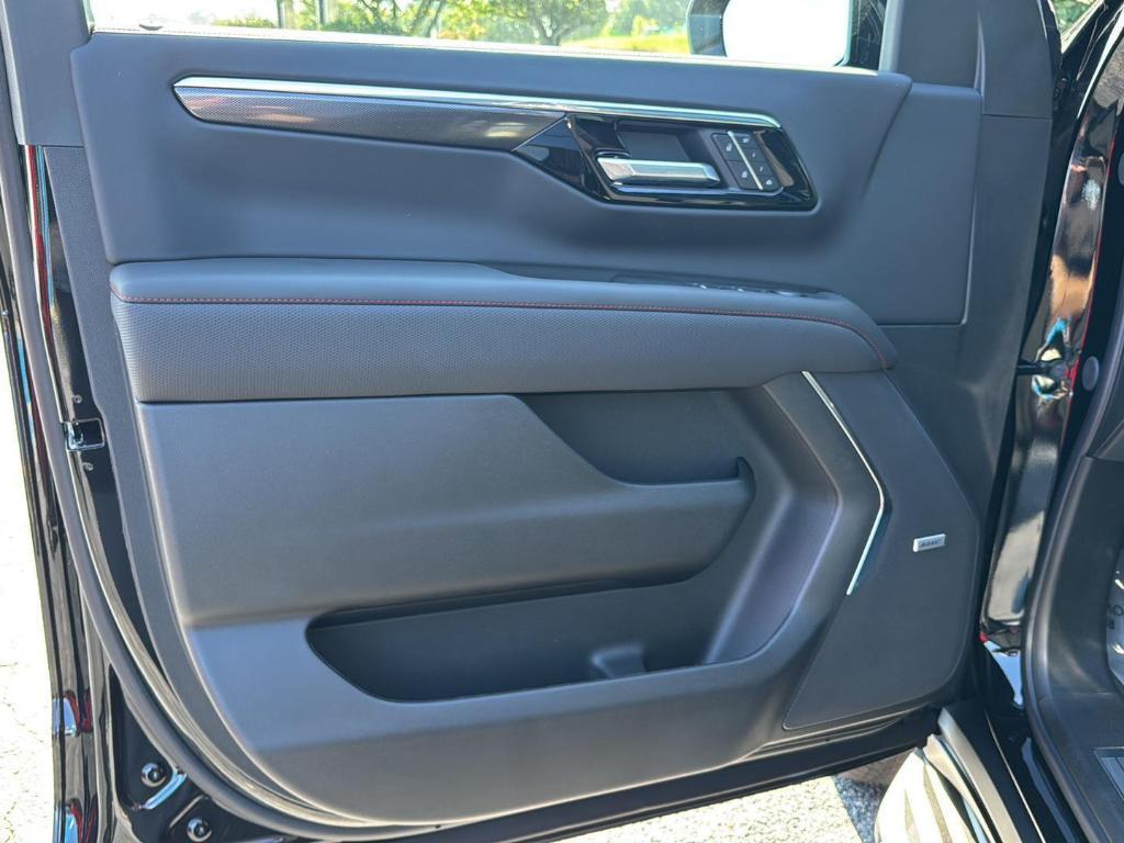 new 2025 Chevrolet Tahoe car, priced at $73,325