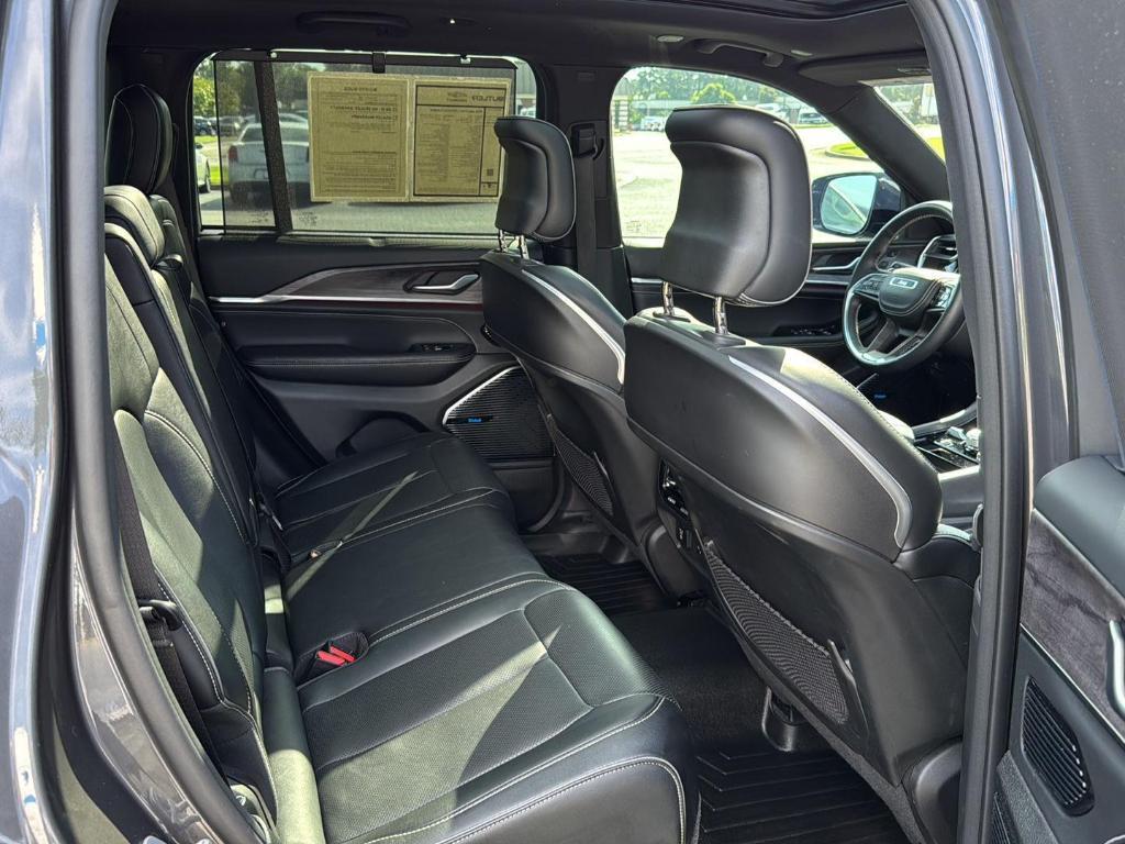 used 2022 Jeep Grand Cherokee car, priced at $40,997