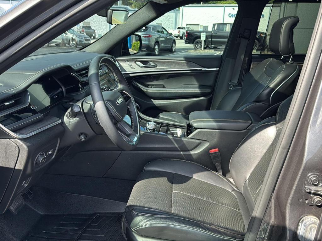 used 2022 Jeep Grand Cherokee car, priced at $40,997