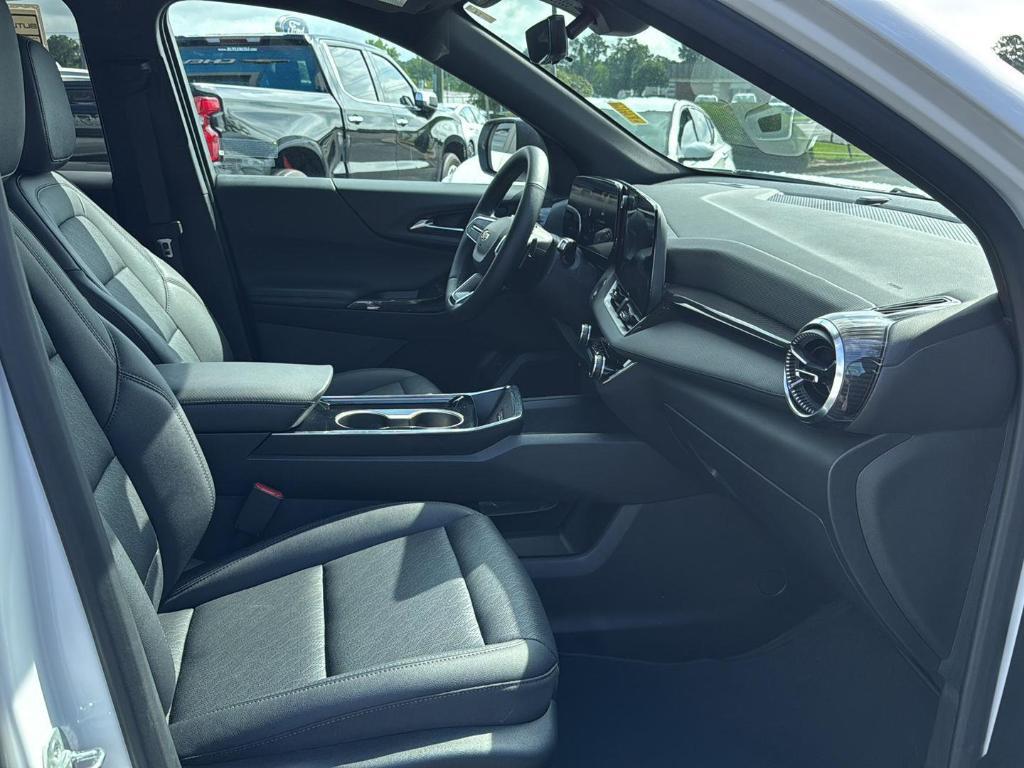 used 2025 Chevrolet Equinox car, priced at $28,999