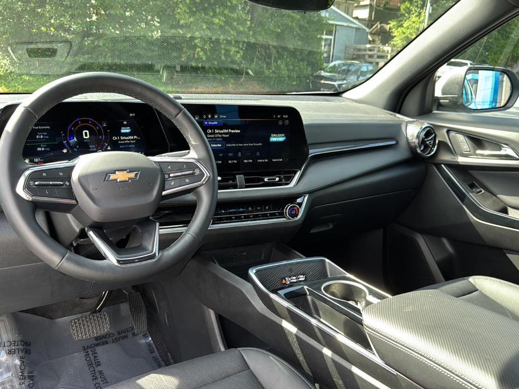 used 2025 Chevrolet Equinox car, priced at $28,999