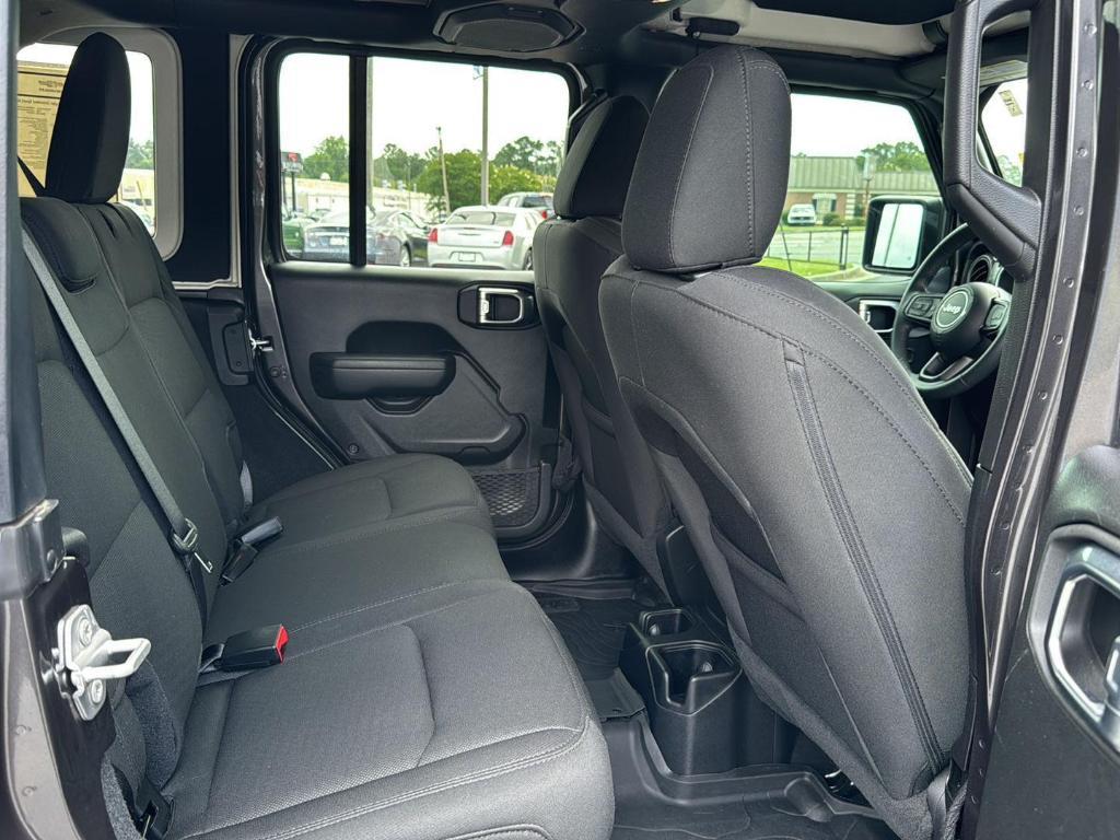used 2022 Jeep Wrangler Unlimited car, priced at $33,447