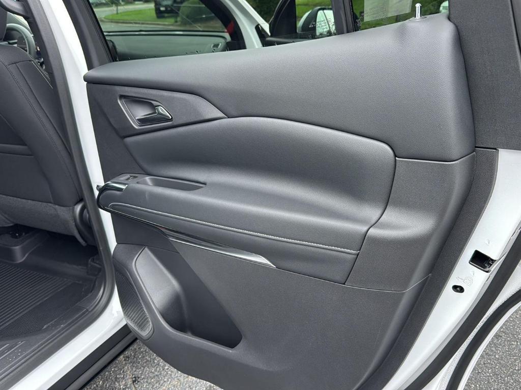 new 2026 Chevrolet Traverse car, priced at $43,170