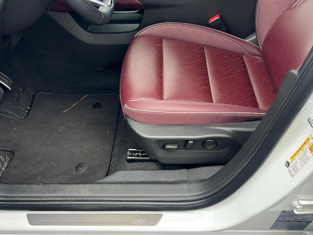 used 2024 Buick Envision car, priced at $34,488