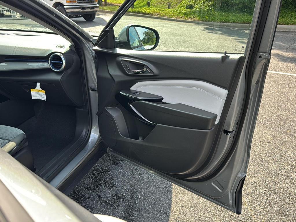 new 2025 Chevrolet Trax car, priced at $24,775