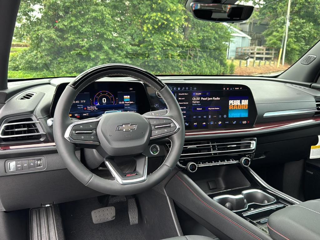 new 2025 Chevrolet Traverse car