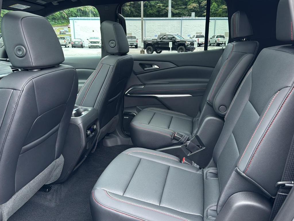 new 2025 Chevrolet Traverse car