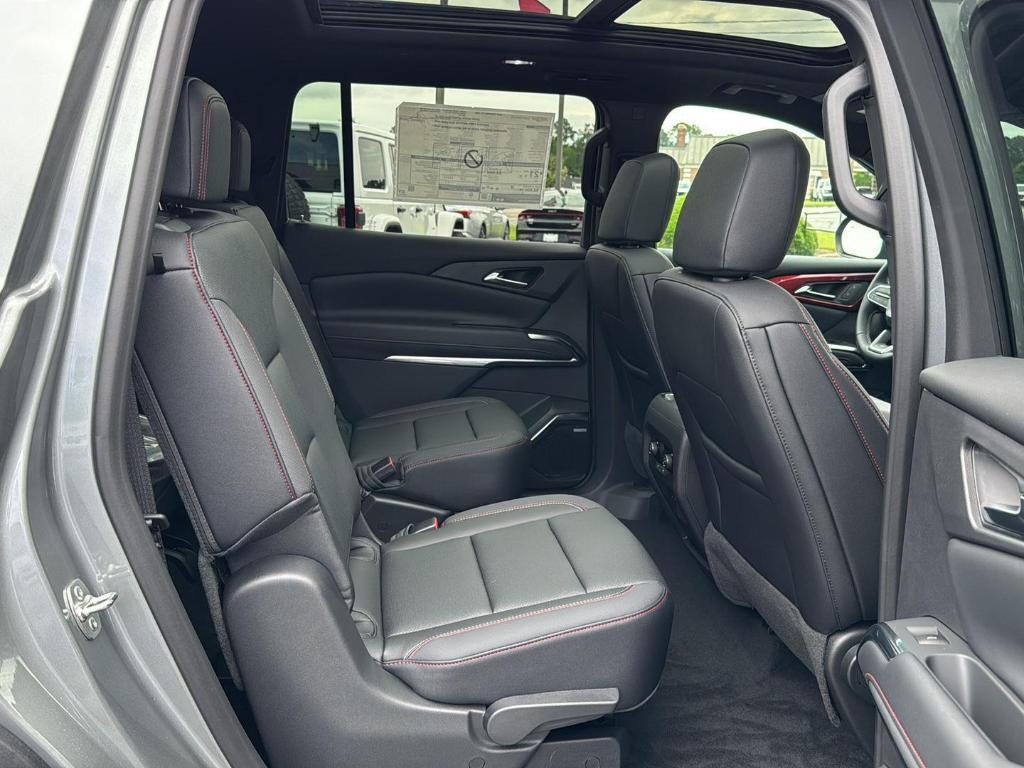 new 2025 Chevrolet Traverse car