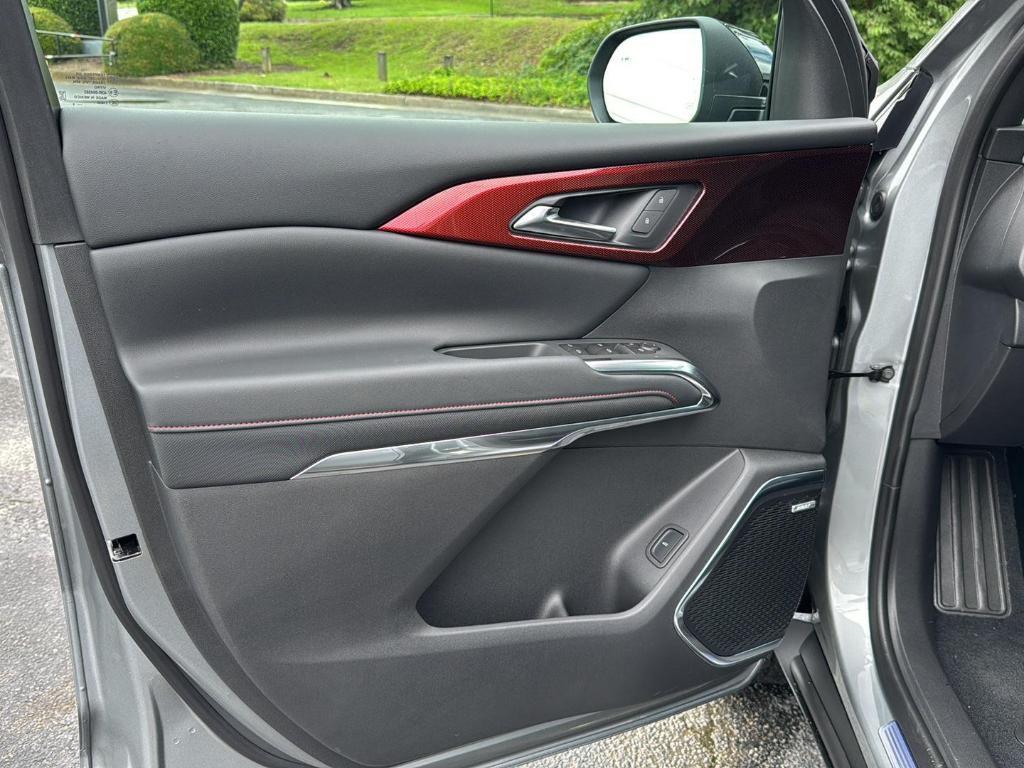 new 2025 Chevrolet Traverse car