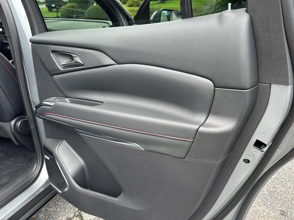 new 2025 Chevrolet Traverse car