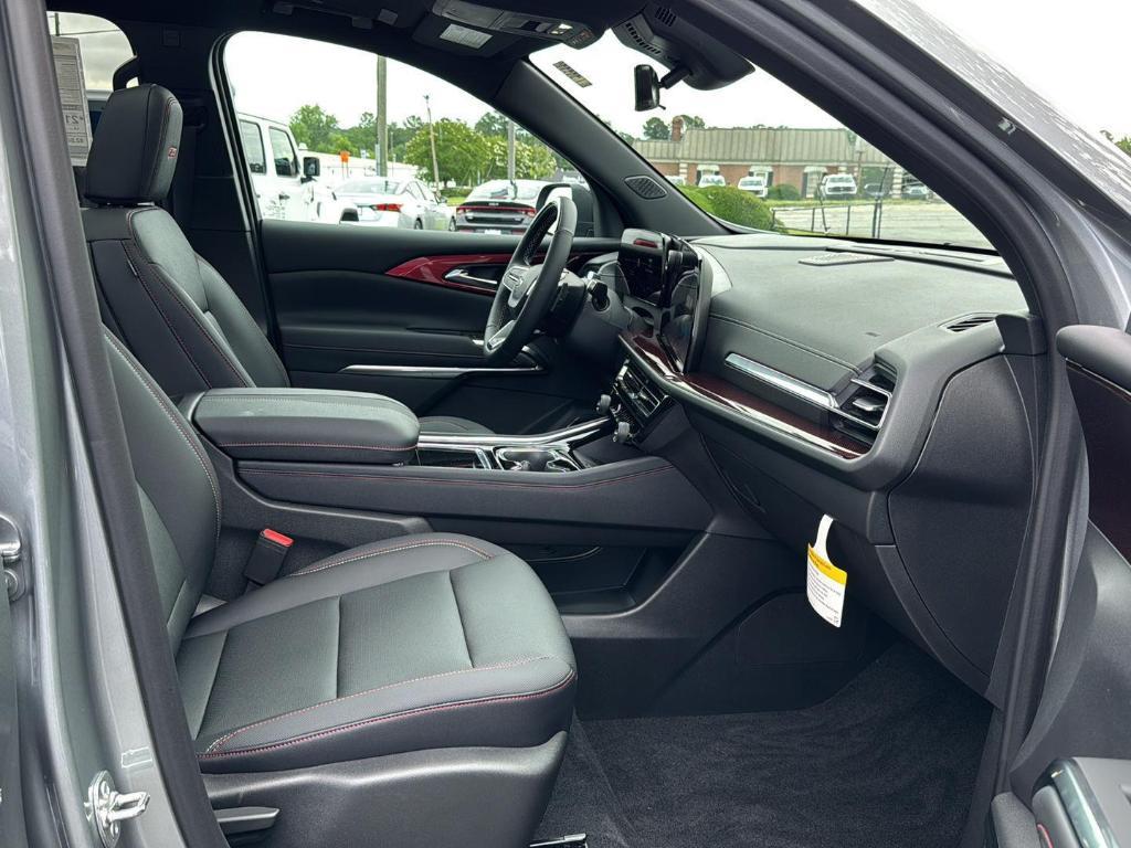 new 2025 Chevrolet Traverse car