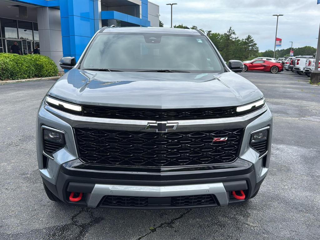 new 2025 Chevrolet Traverse car