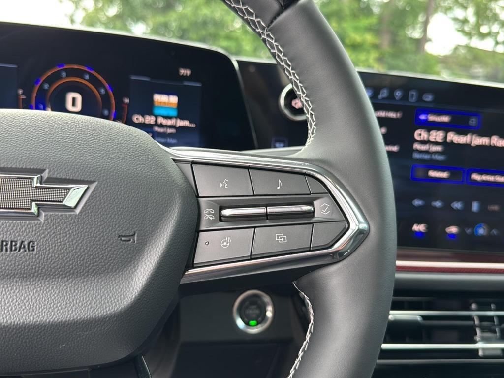 new 2025 Chevrolet Traverse car