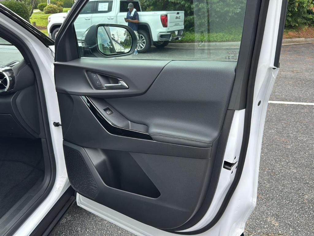 new 2026 Chevrolet Equinox car, priced at $33,030