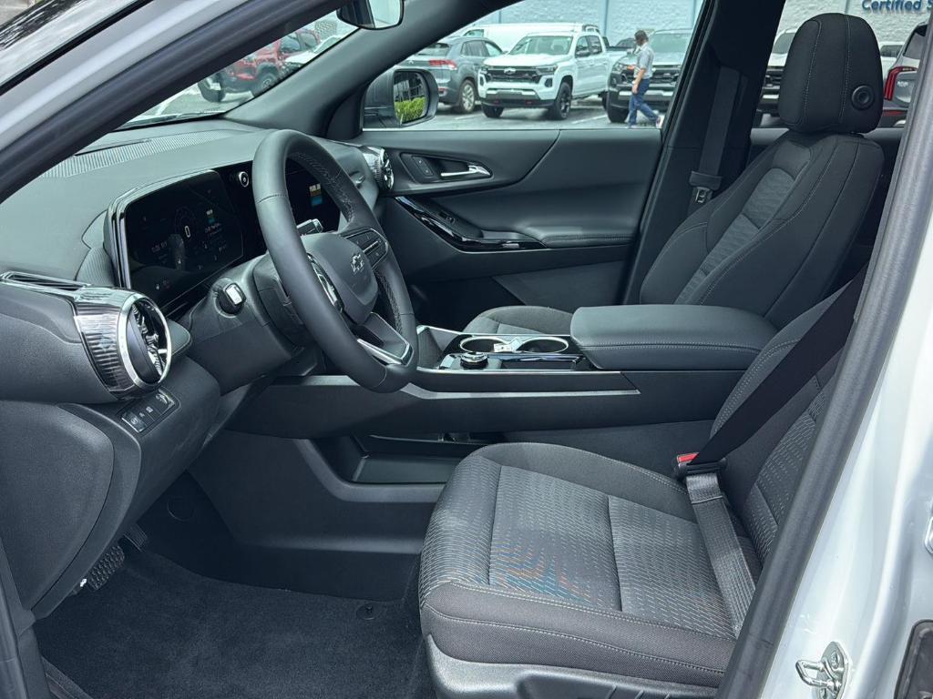 new 2026 Chevrolet Equinox car, priced at $33,030