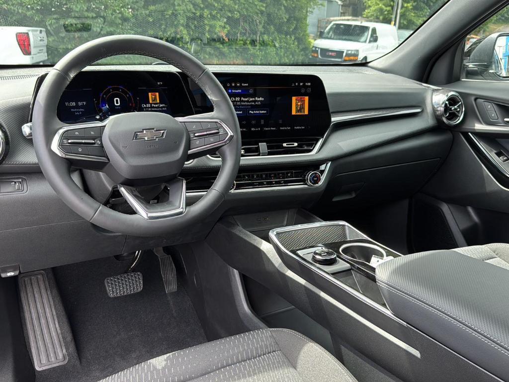 new 2026 Chevrolet Equinox car, priced at $33,030