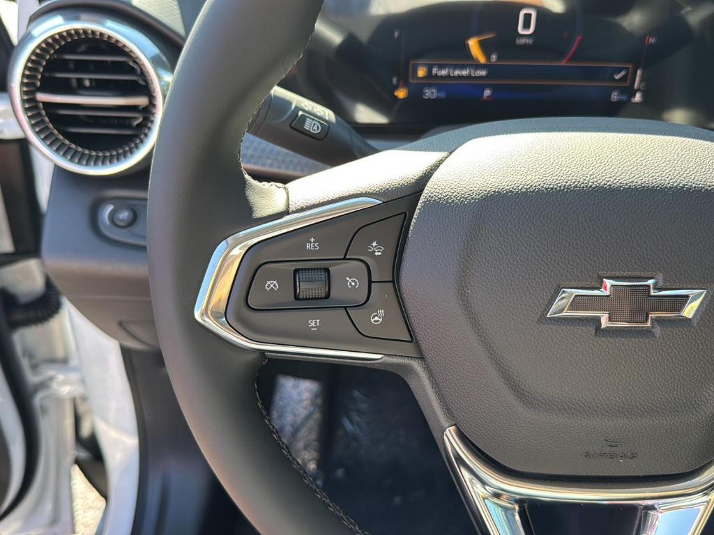 new 2025 Chevrolet Trax car, priced at $26,875