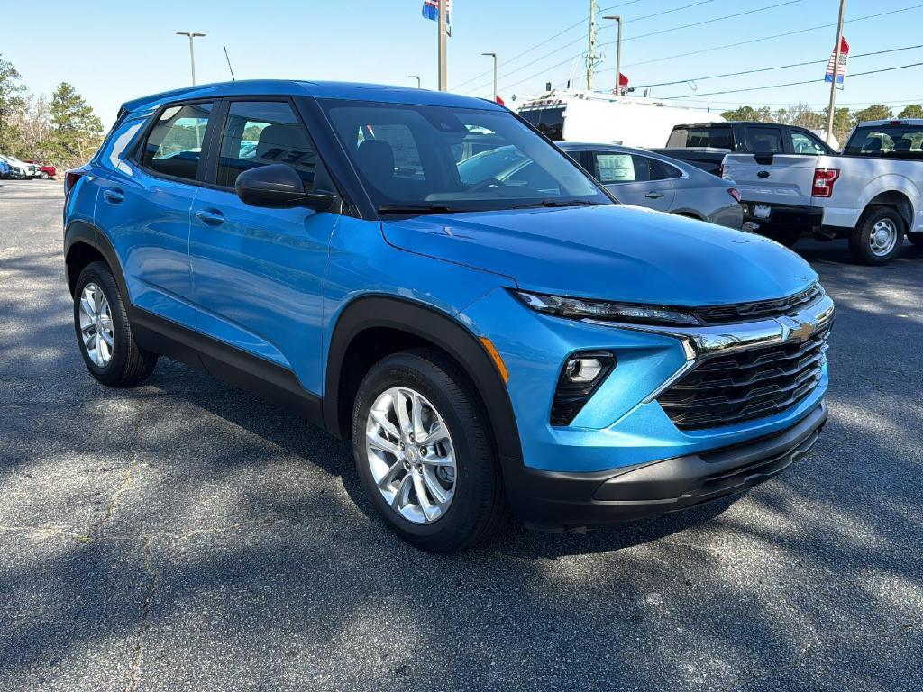 new 2025 Chevrolet TrailBlazer car, priced at $23,625