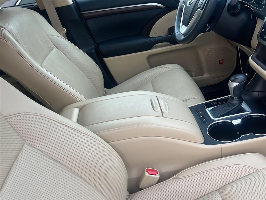 used 2014 Toyota Highlander car, priced at $17,995