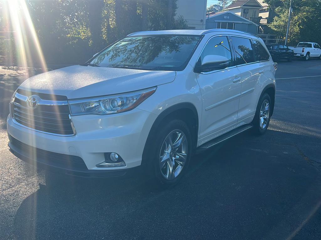 used 2014 Toyota Highlander car, priced at $17,995